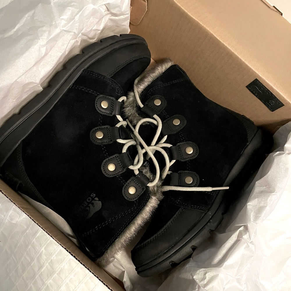 Sorel explorer Joan winter boots size 9 new in box